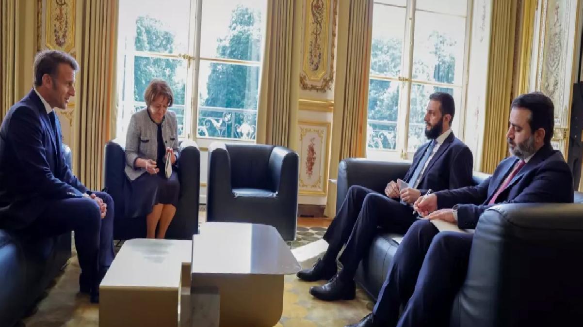 Macron ve Şara Elysee’de Bir Ortaya Geldi