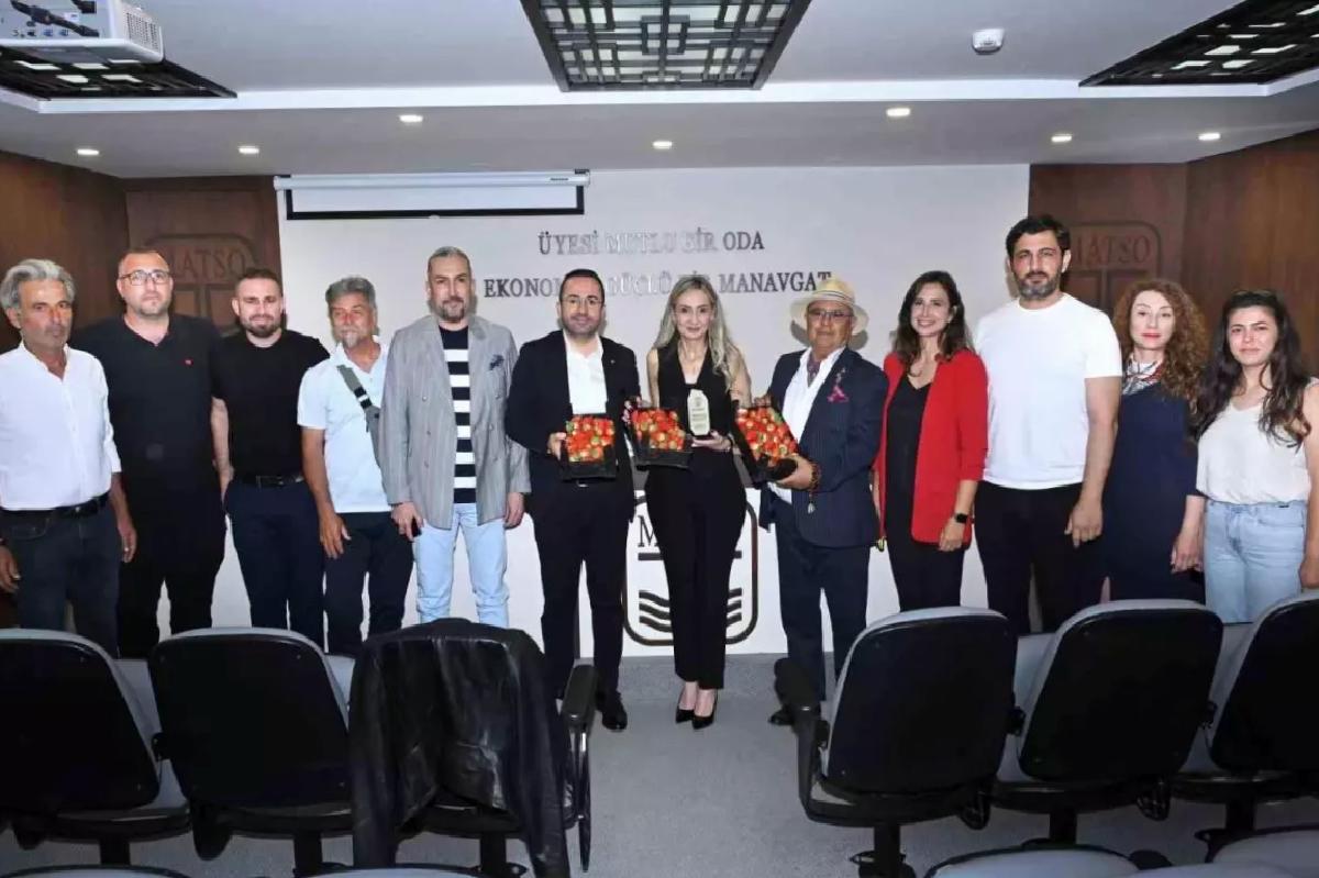 Manavgat’ta Topraksız Tarım ve Çilek Üretimi Gelişiyor