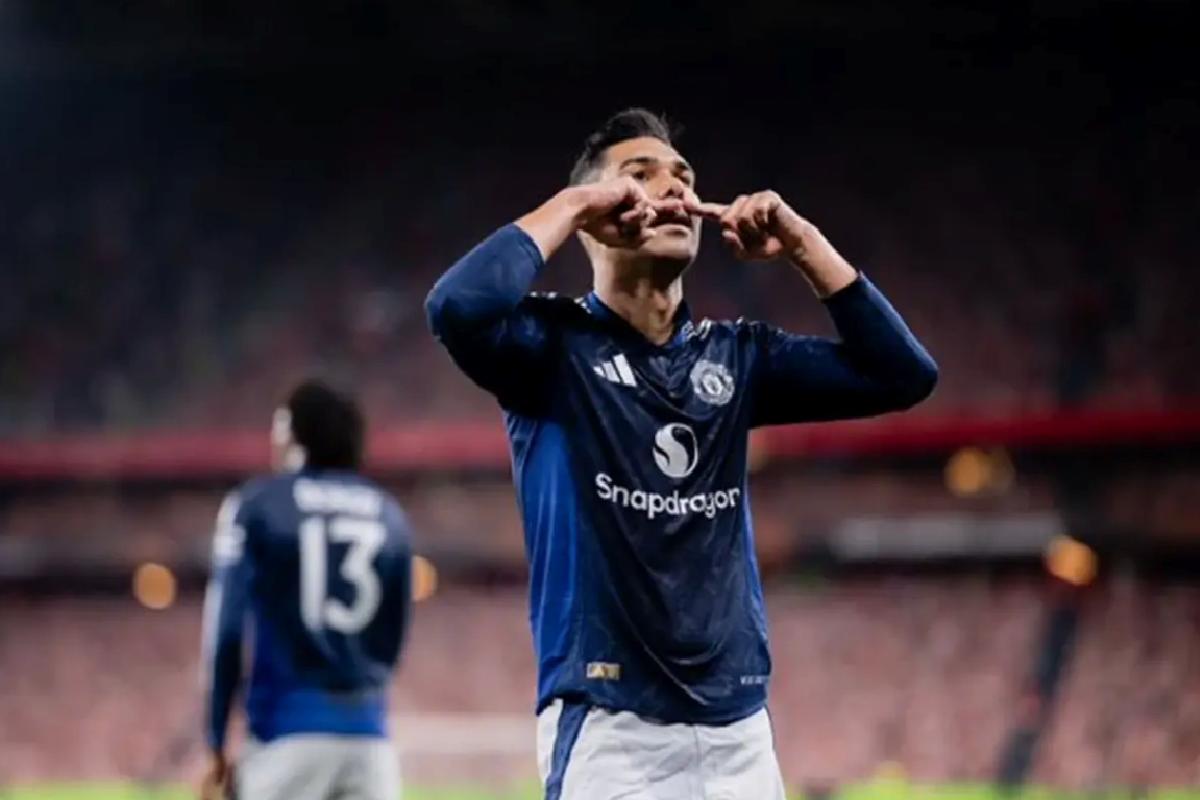 Manchester United ve Tottenham, finale göz kırptı
