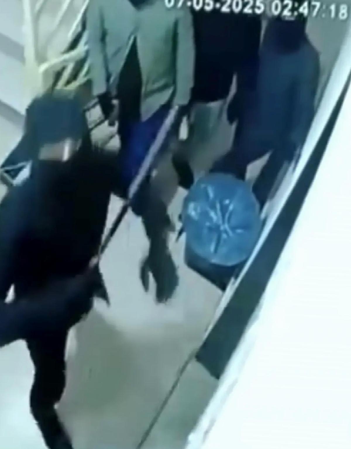 Mardin’de Kapı Kıran Maske-İkili Kaçtı