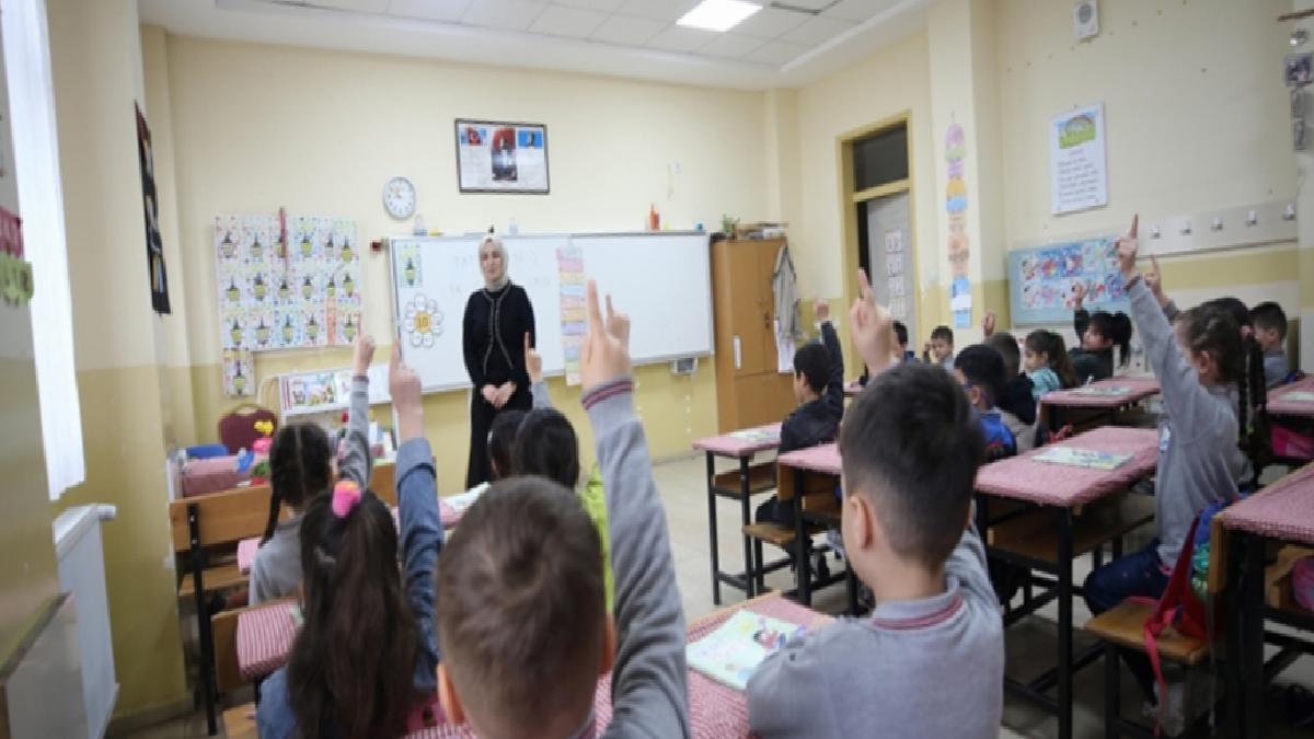 MEB: Öğretmenlerin kent içi yer değiştirme müracaatları başlıyor