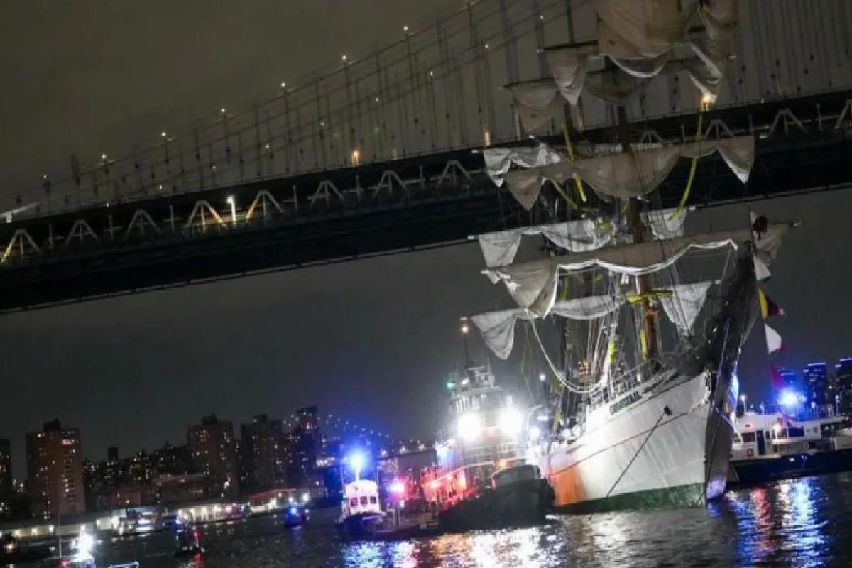 Meksika Gemisi Brooklyn Köprüsü’ne Çarptı