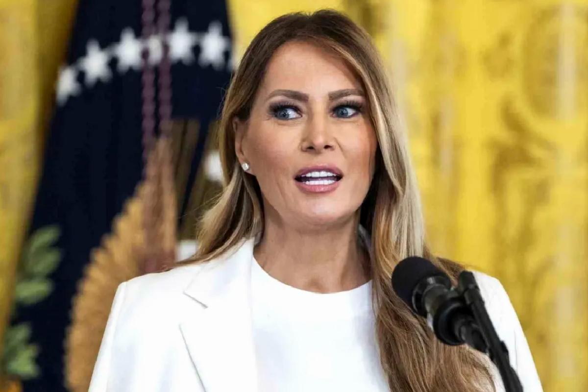 Melania Trump’ın Heykeli Çalındı