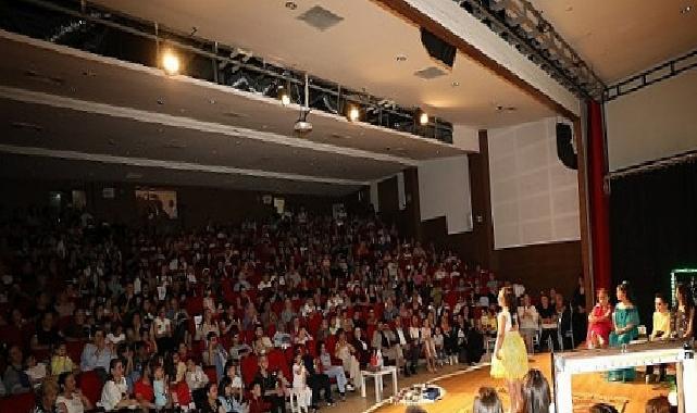 Menderes Belediyesi Çocuk Tiyatrosu Sahnede