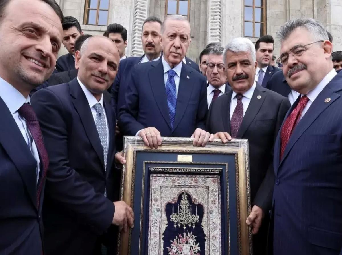 Merkezde üretilen birinci Hereke halısı Cumhurbaşkanı Erdoğan’a armağan edildi