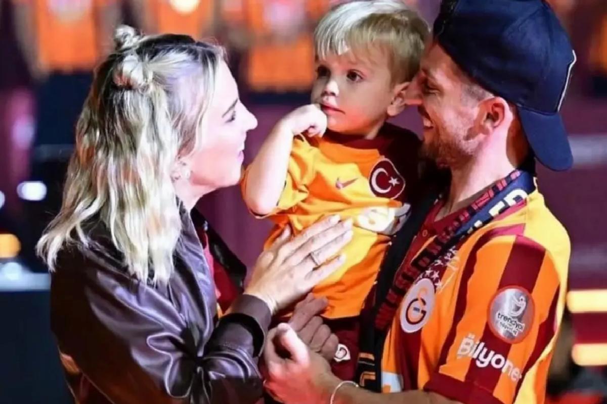 Mertens çiftinden sürpriz! Bebeklerine Türkçe isim verecekler