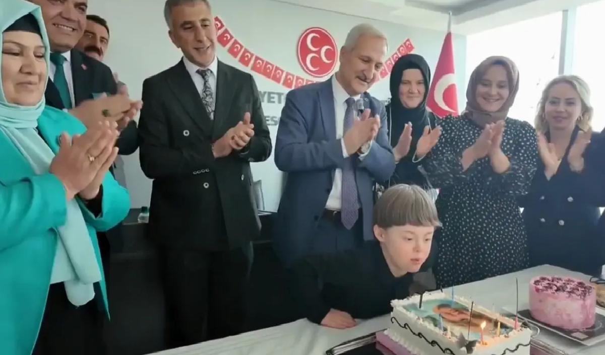 MHP’den Down Sendromlu Mert’e Doğum Günü Kutlaması