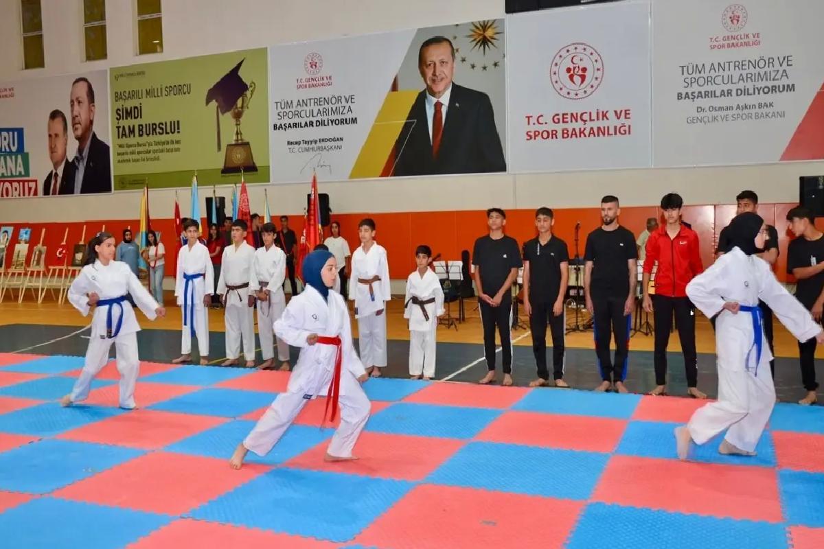 Midyat’ta 19 Mayıs Merasimleri Coşkuyla Kutlandı