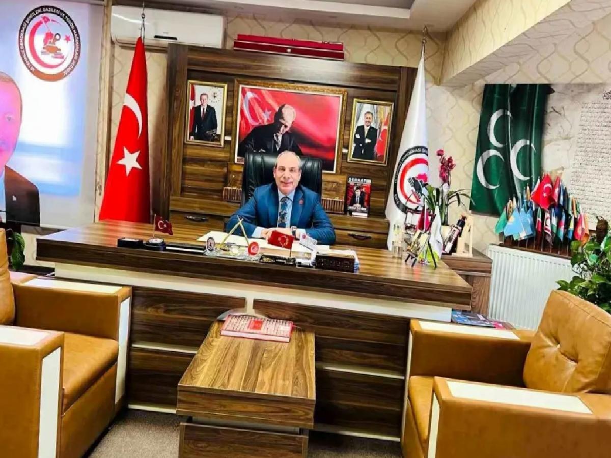 Milletin Adamları Yalnız Değildir