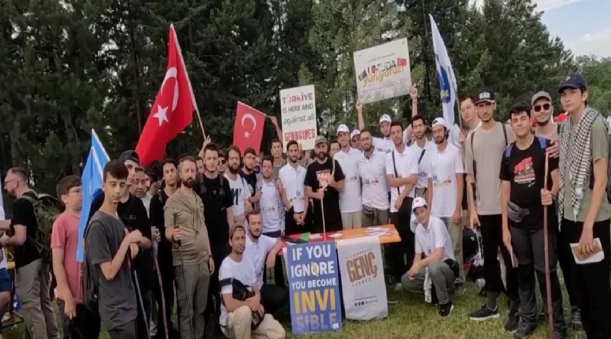 Milletlerarası Genç Derneği, Srebrenitsa Soykırımını Anmak için Barış Yürüyüşü Düzenliyor
