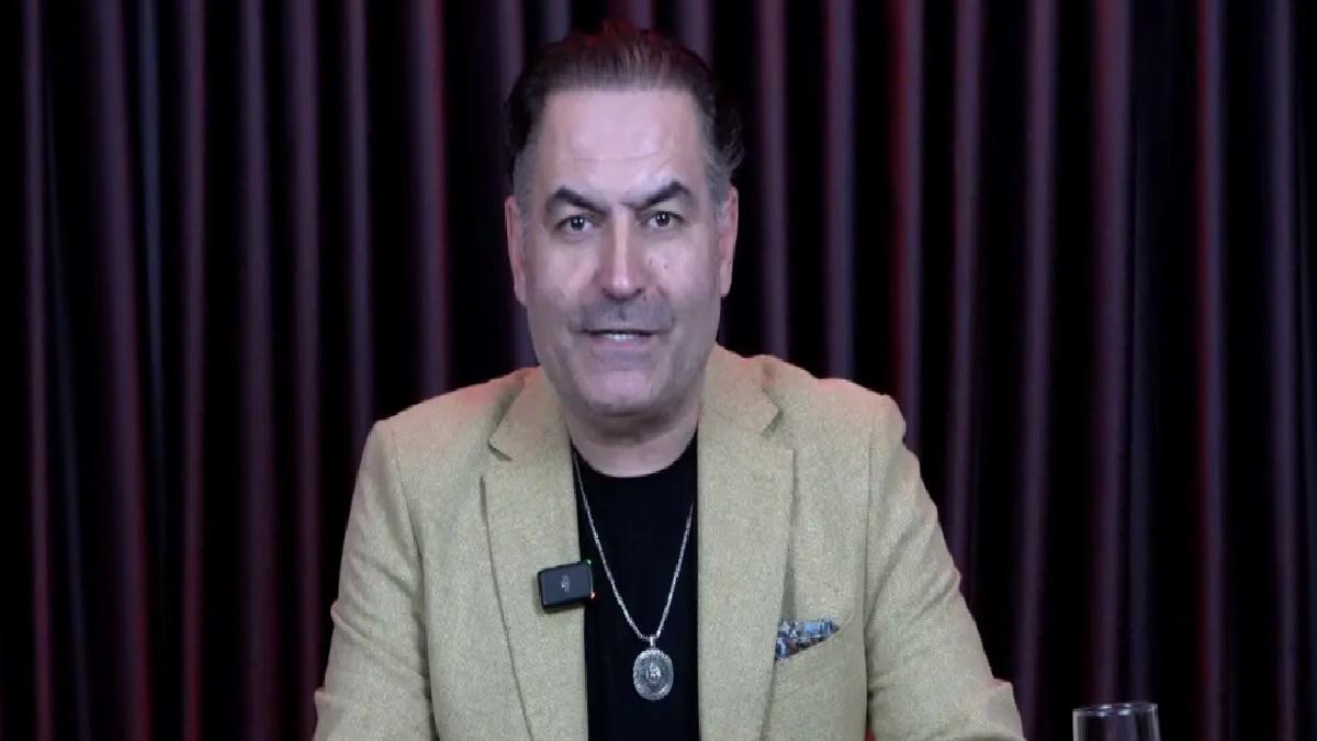 Modacı Özkan Karakuşoğlu: Gülşen artık mayo ile sahneye çıkmaktan vazgeçmeli