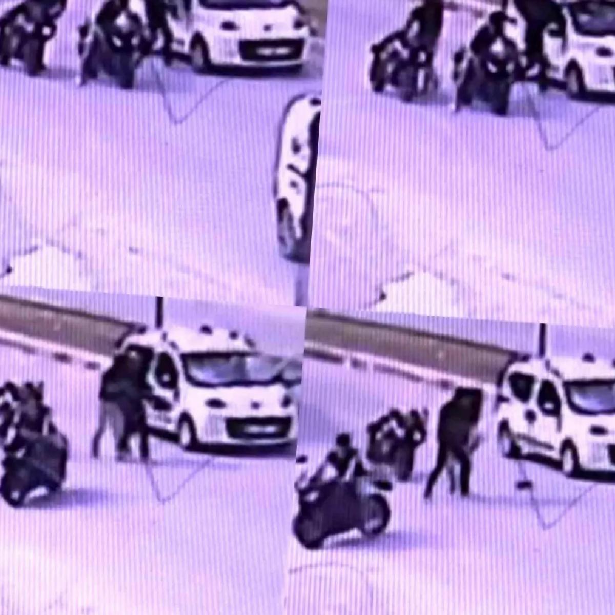 Motosiklet Şoförü Kaskla Araca Saldırdı
