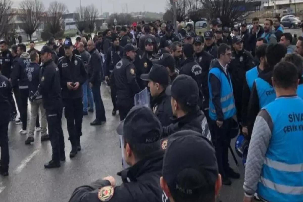Muhteşem Lig’in esaslı ekibine şok protesto: Taraftar tesisi bastı