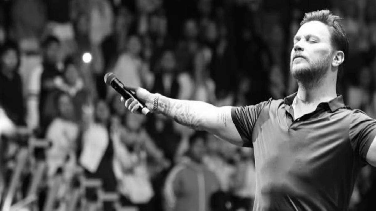 Müzikçi Sinan Akçıl imaj değiştirdi! Yeni imajı gündem oldu