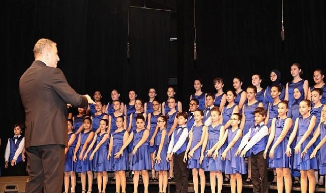 Nilüfer Çocuk ve Gençlik Koroları yıl sonu konserinde büyüledi