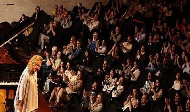 Nilüfer Senfoni Orkestrası birinci konserinde Gülsin Onay’ı ağırladı