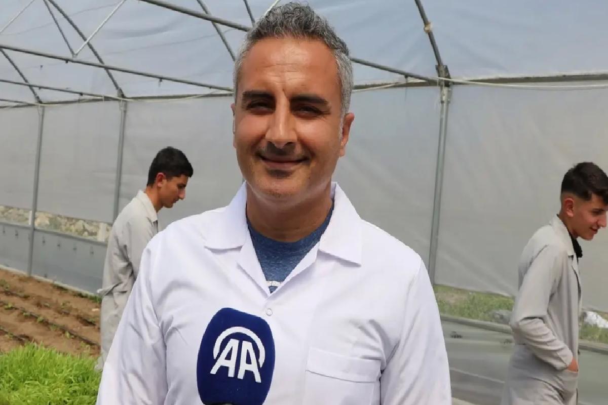 Öğrenciler topraksız tarımla elde ettikleri yeşil yemle hayvancılıkta maliyeti düşürmeyi hedefliyor