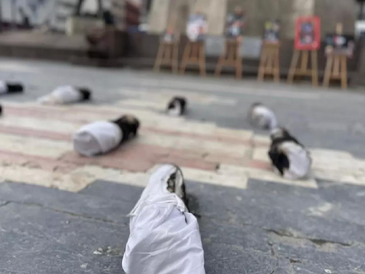 Öğretim görevlisinden Ankara’da kefenli Gazze protestosu