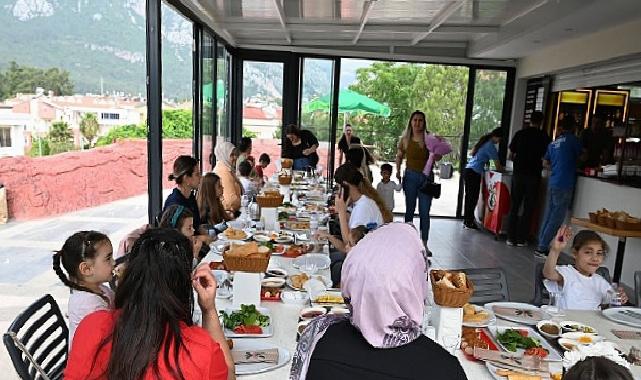 Öğretmenlerden Zirve Parkı’nda Anneler Günü aktifliği