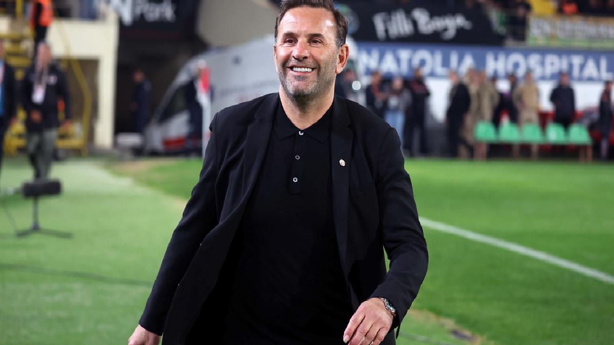 Okan Buruk, şahsî müzesine bir kupa daha koydu