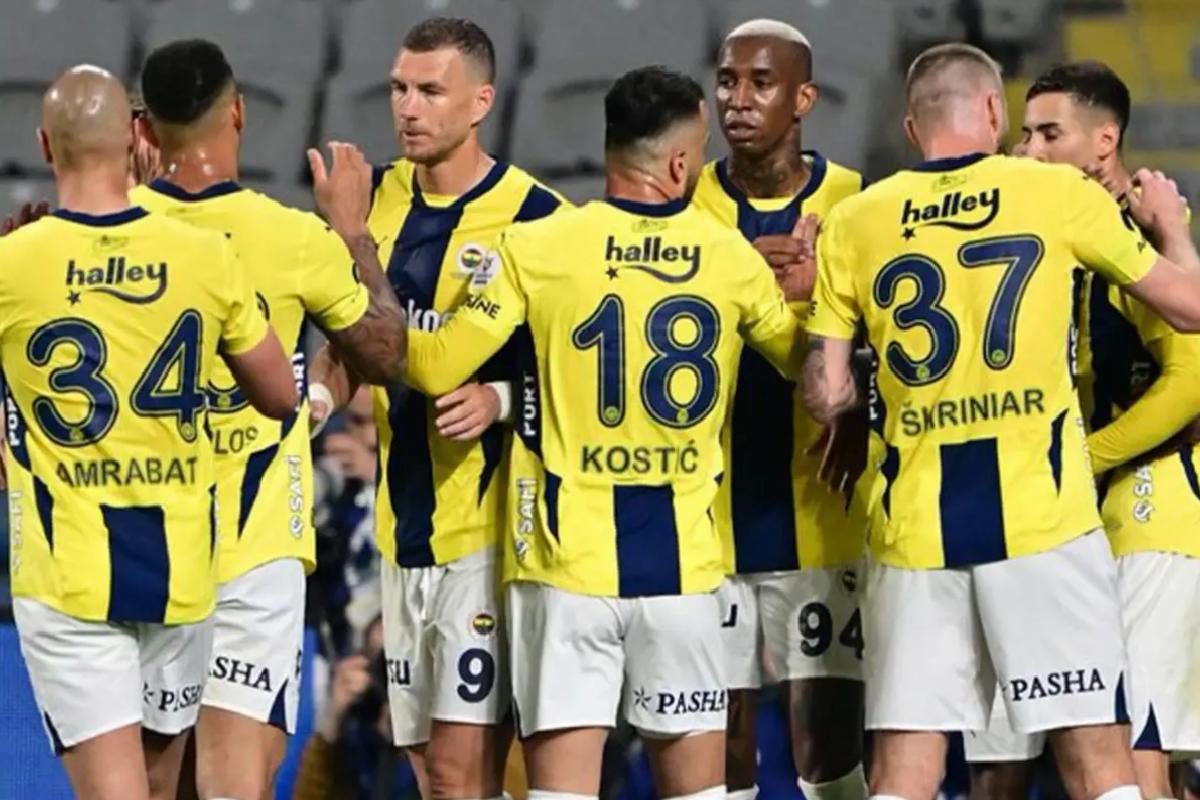 Olaylı maçta Kanarya’dan kritik galibiyet! Fenerbahçe, RAMS Başakşehir’i 4 golle devirdi