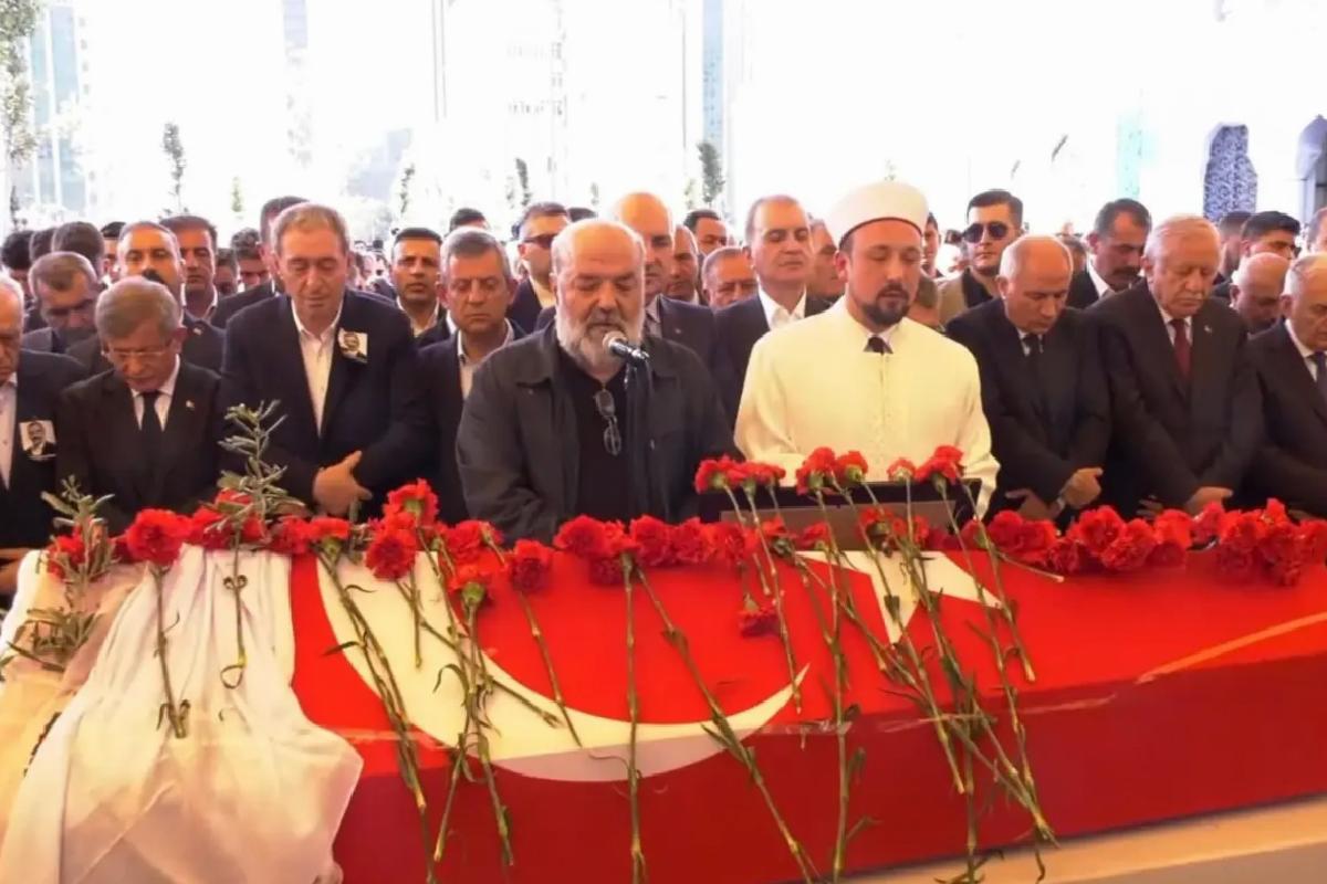 Öncü’nün cenaze namazını vasiyeti üzerine İhsan Eliaçık kıldırdı