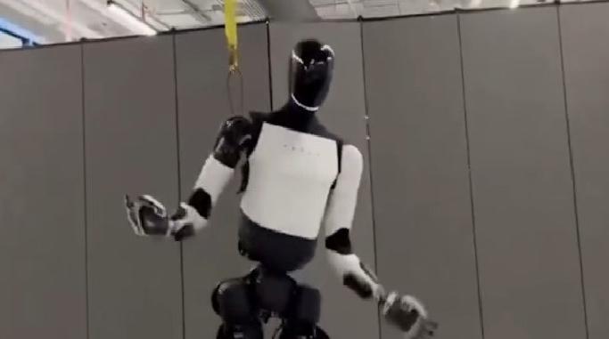 Optimus’tan etkileyici dans gösterisi