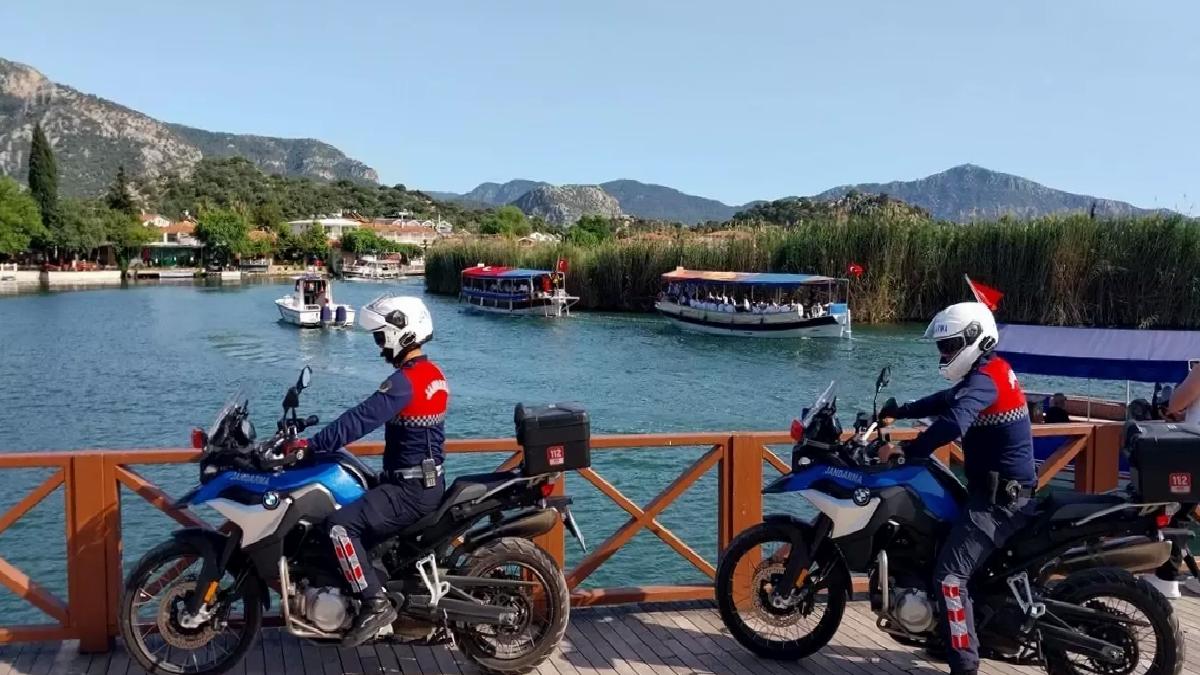 Ortaca’da Gençlik Bayramı Teknede Kutlandı