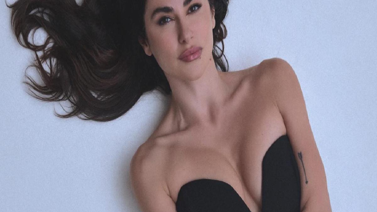 Oyuncu Nesrin Cavadzade savlı tarzı! Bakan bir daha baktı