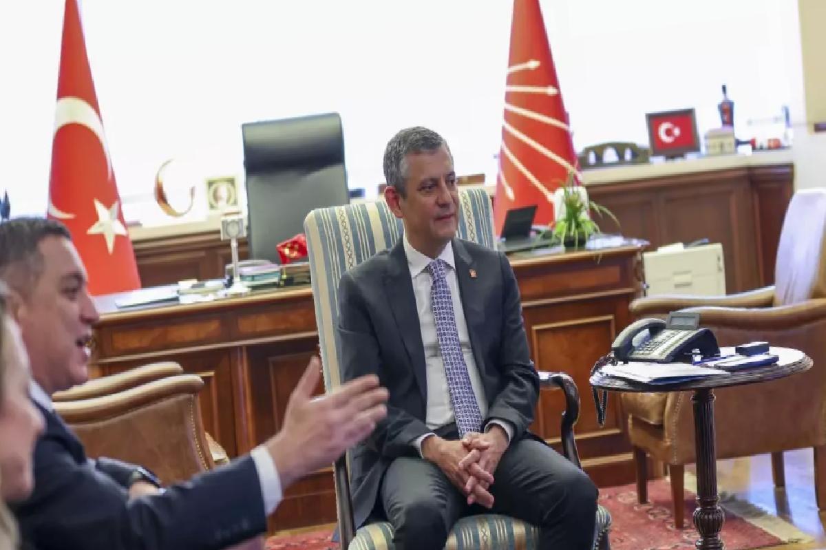 Özgür Özel, Barolar Birliği Lideri ile Görüştü
