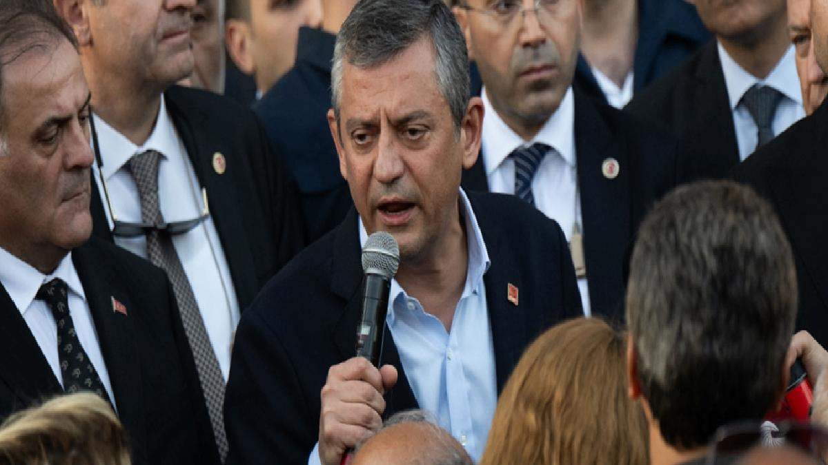 Özgür Özel darp raporu almadan programına devam ettiğini belirtti