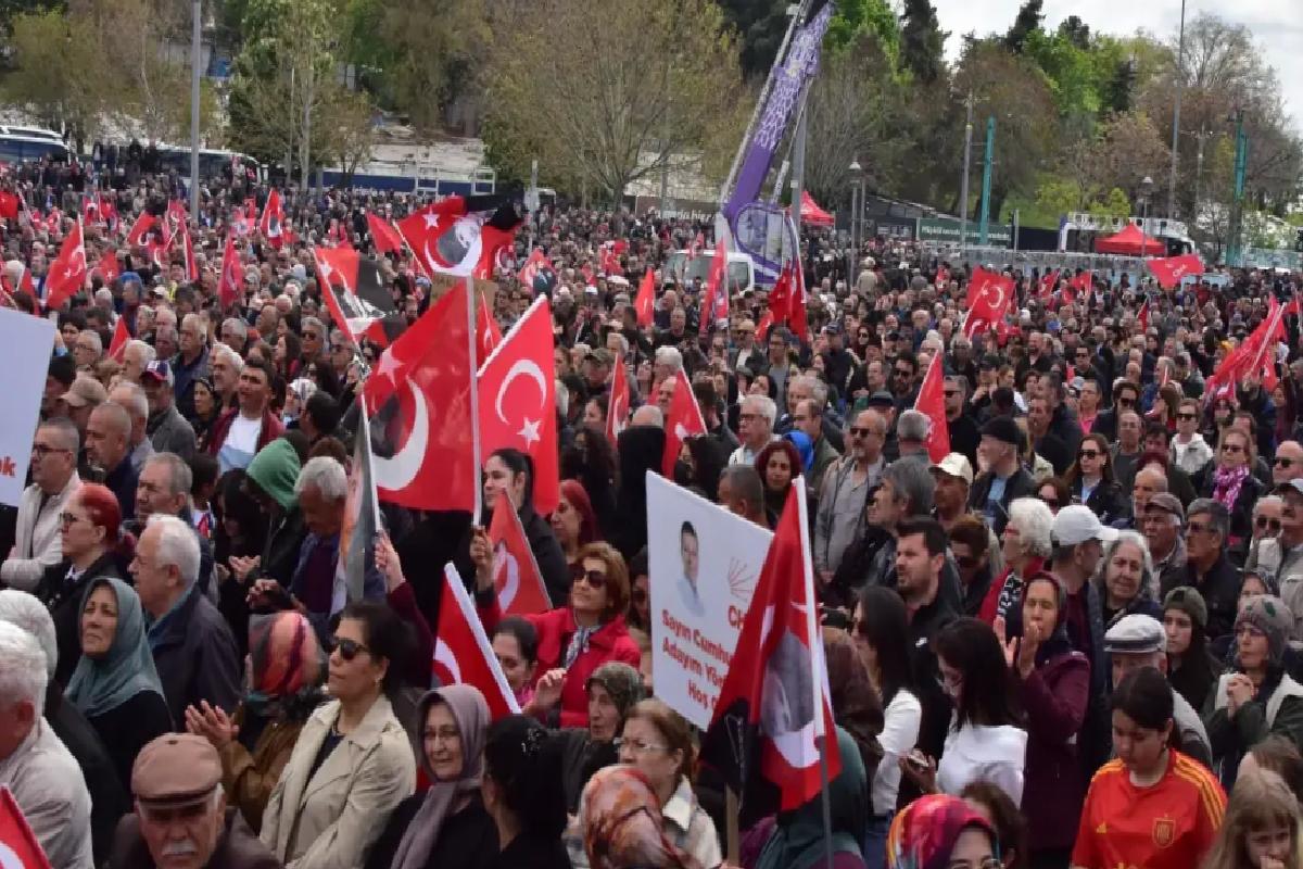 Özgür Özel: Sıran gelince gideceksin, yerine oburu geçecek