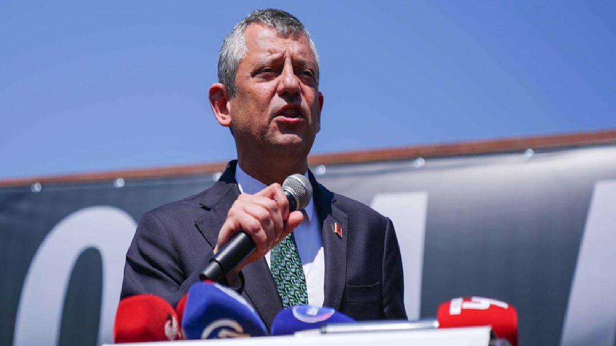 Özgür Özel ve Cüneyt Özdemir ortasında Soma arbedesi