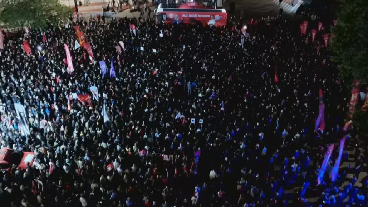 Özgür Özel’den Beyazıt Meydanı’nda güçlü bildiriler