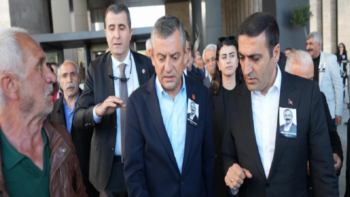 Özgür Özel’e hücum anı