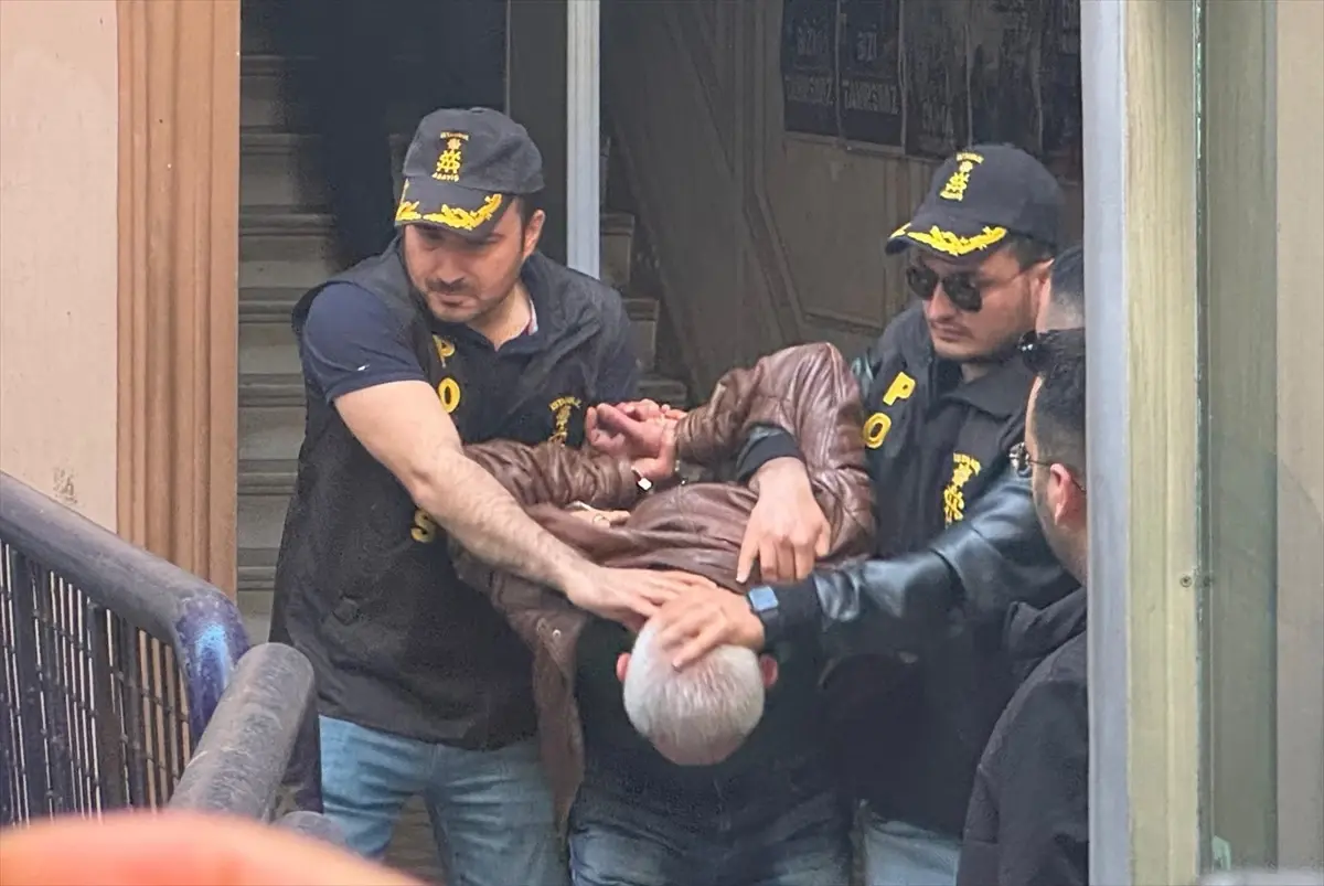 Özgür Özel’e Yumruklu Atak