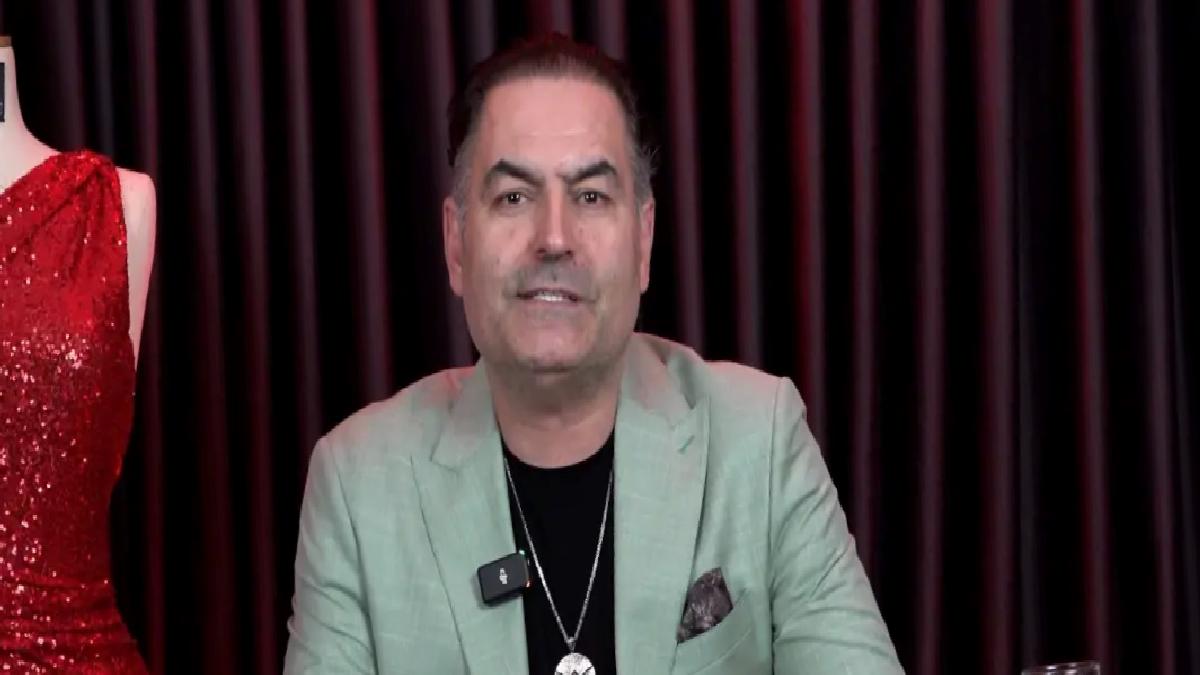 Özkan Karakuşoğlu: Sibel Can yorgana sarılmış üzere görünüyor