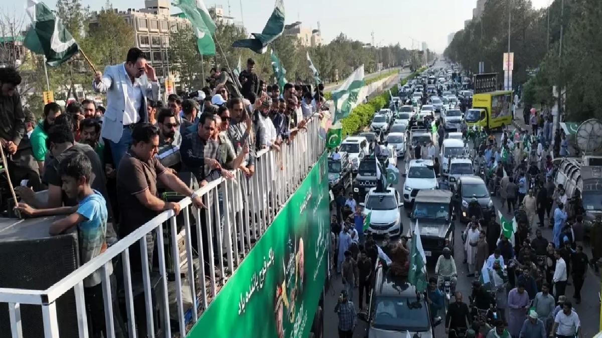 Pakistan’da Orduya Dayanak Şovları