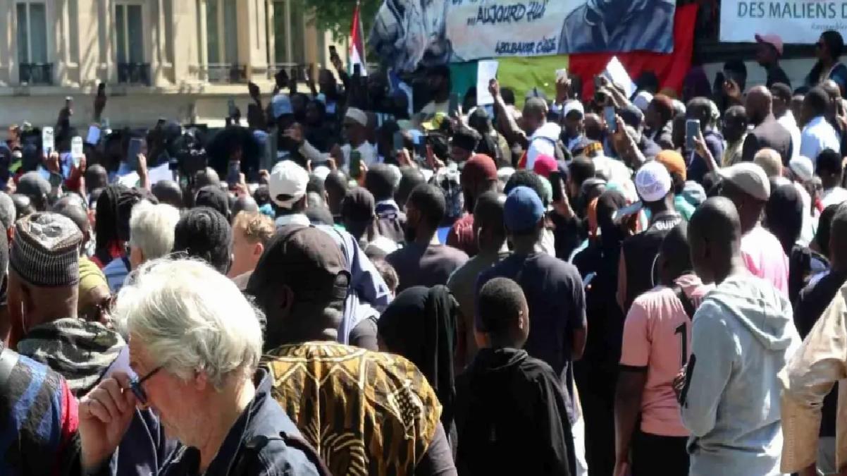 Paris’te Aboubakar Cisse İçin Sessiz Protesto
