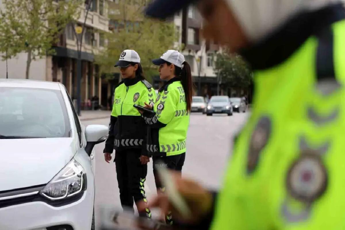Polis Anneler Misyonda