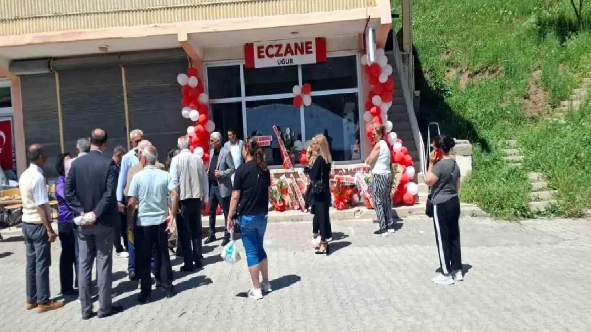 Pülümür’de 18 Yıl Ortadan Sonra Eczane Açıldı