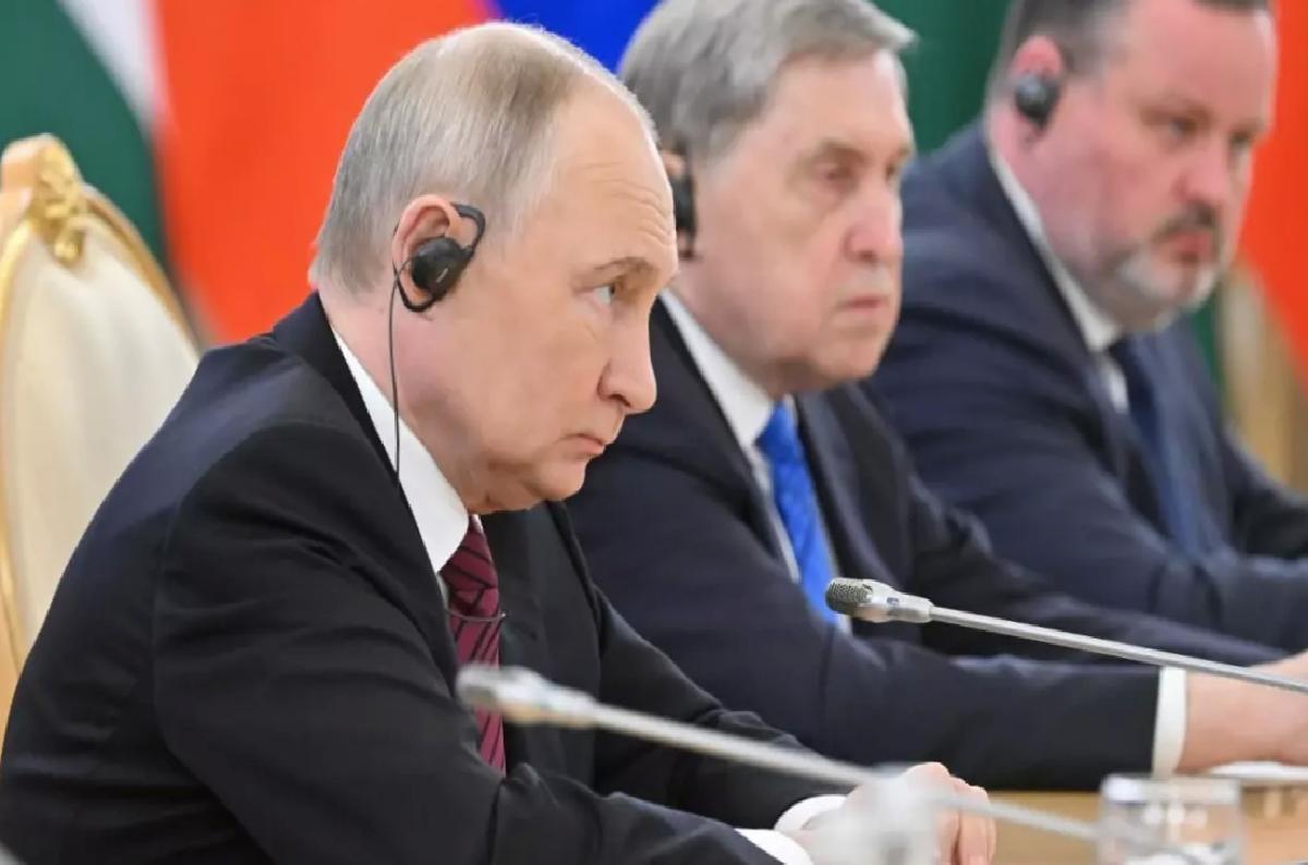 Putin ve Abbas Kremlin’de Bir Ortaya Geldi