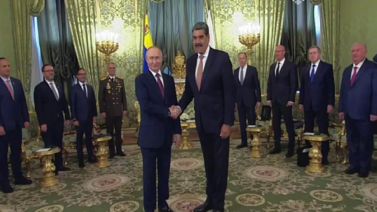 Putin ve Maduro Kremlin’de Bir Ortaya Geldi