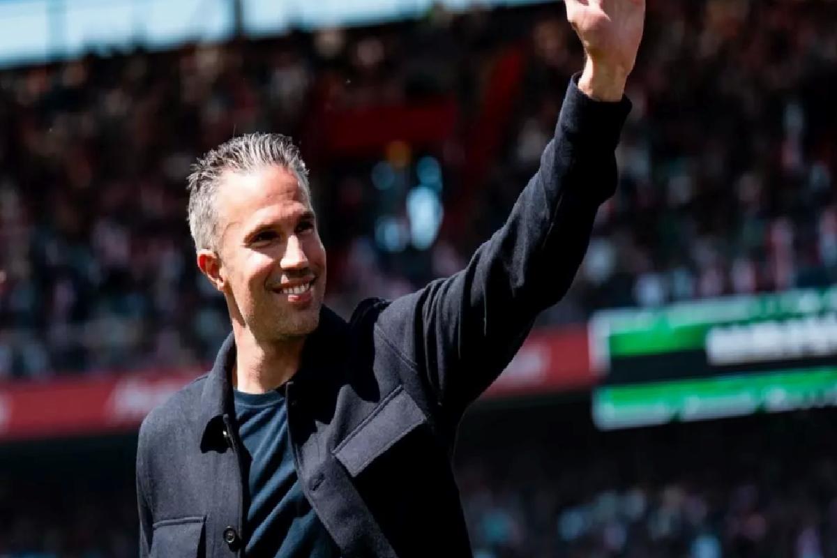Robin van Persie Fenerbahçe’nin yıldız oyuncusunu istiyor