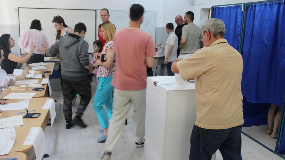 Romanya, yeni cumhurbaşkanını seçiyor