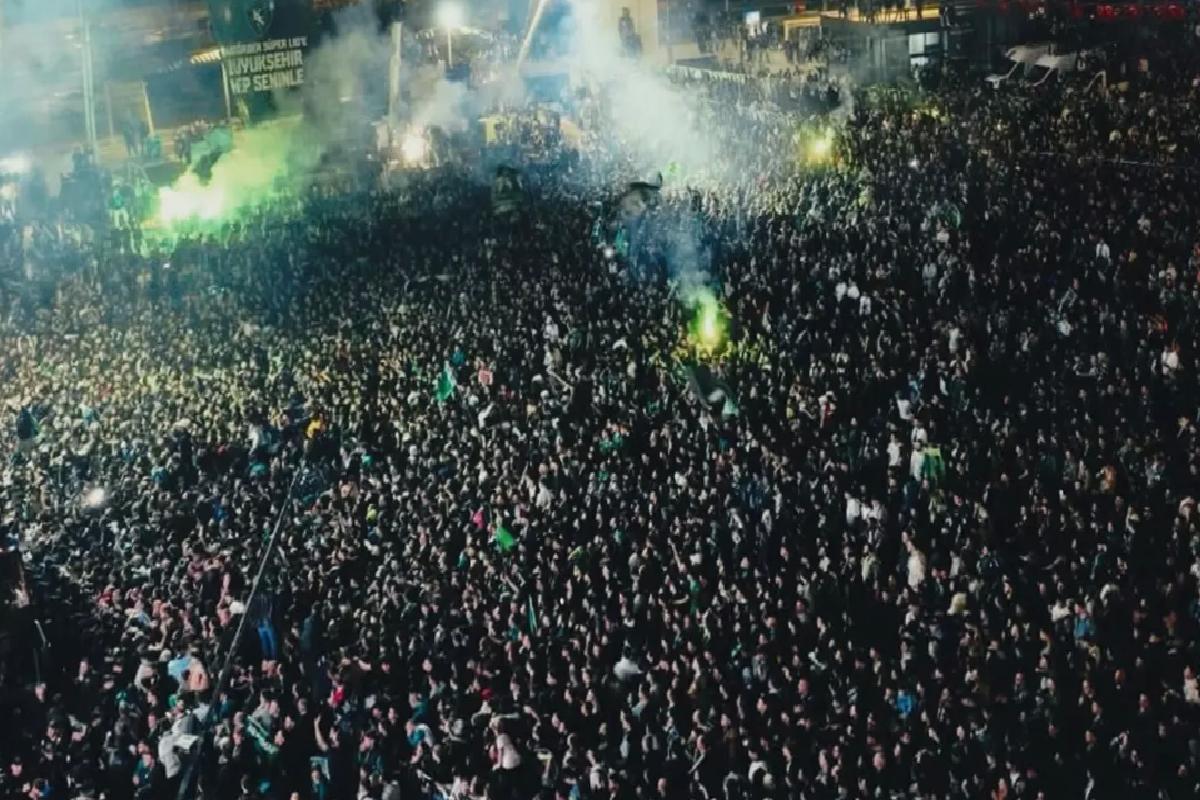 Şampiyon olmuşlardı, 3 maçı da kaybedince taraftar küplere bindi