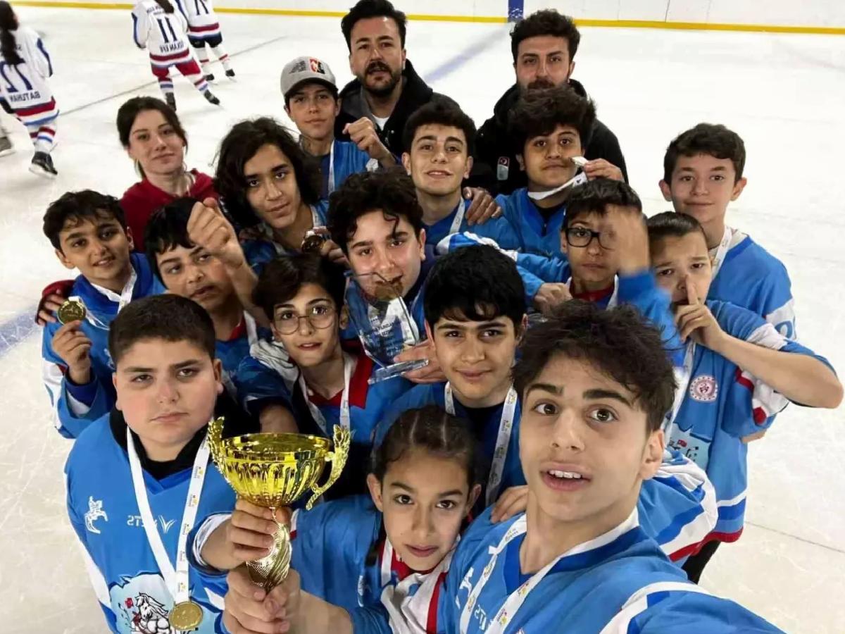 Samsun Erkek Buz Hokeyi Grubu Türkiye Şampiyonu, Bayan Grubu Üçüncü Oldu