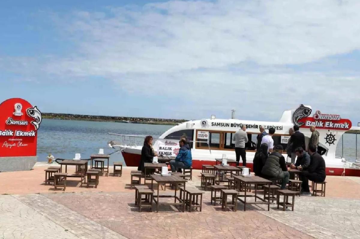 Samsun’da Balık-Ekmek Teknesi Hizmete Açıldı