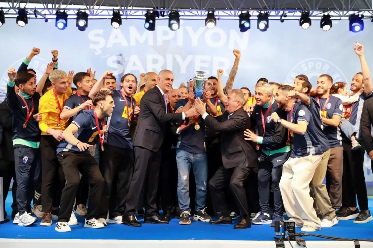 Sarıyer Kupasını Aldı