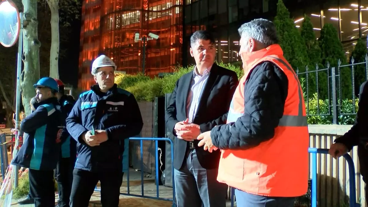 Sarıyer’de Yol Çökmesi Onarılıyor